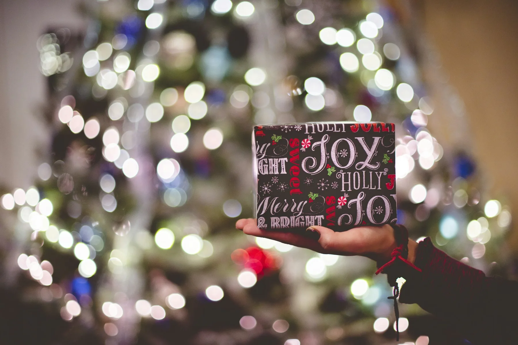 Finding Connection Amidst Holiday Loneliness: Breaking the Cycle of Isolation and Substance Use
